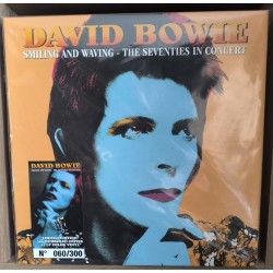 DAVID BOWIE - Smiling And...